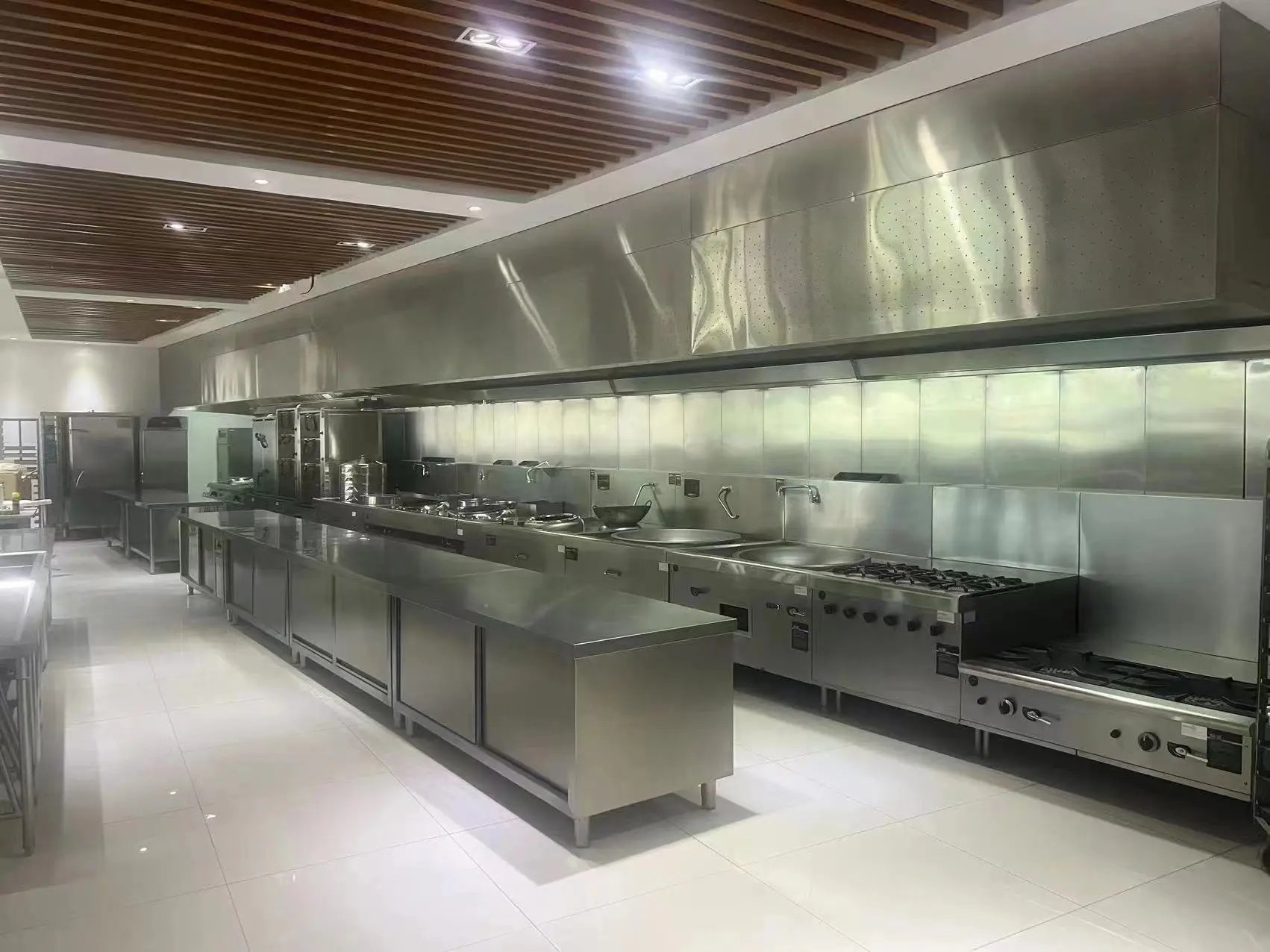深圳市鑫旺工厂学校医院幼儿园食堂整套商用厨房设备工程设计安装公司